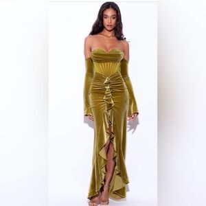 Miss Circle Taylee long sleeve corset velvet dress
